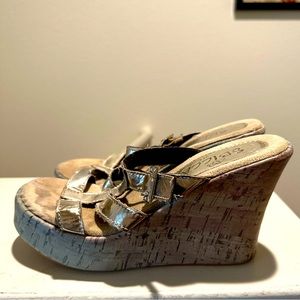 Women’s wedge sandals